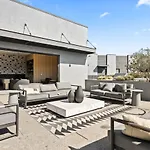 The Skyline Suite-Sleek Studio Near Dodger Stadium