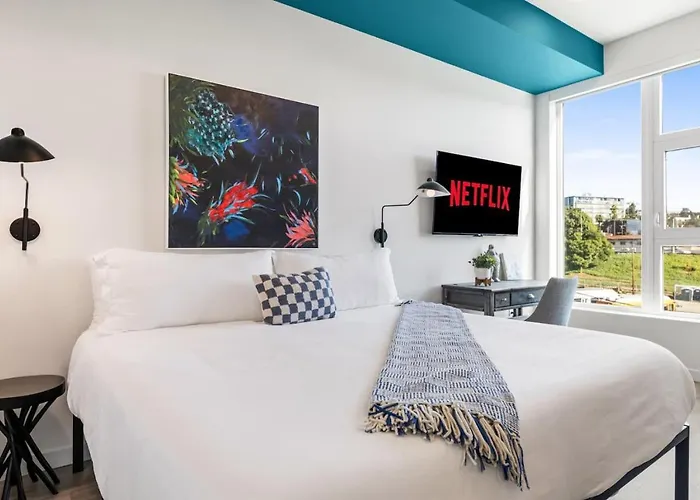 The Skyline Suite-Sleek Studio Near Dodger Stadium