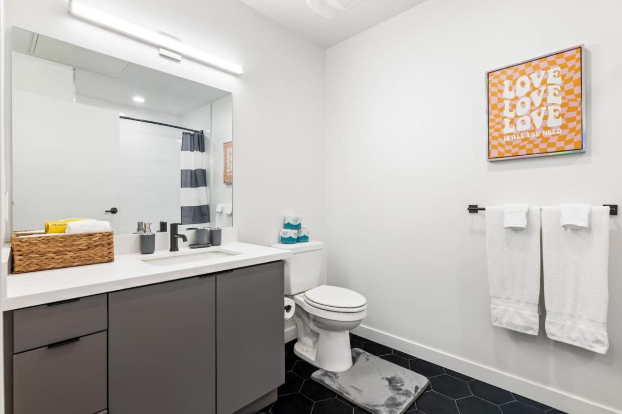 The Skyline Suite-sleek Near Dodger Stadium *