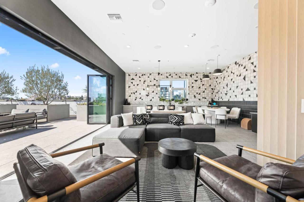 The Skyline Suite-sleek Near Dodger Stadium Apartment