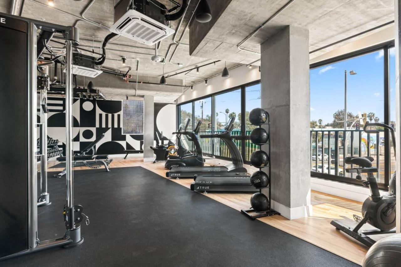 The Skyline Suite-sleek Near Dodger Stadium Apartment Los Angeles