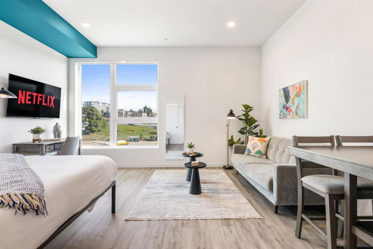 The Skyline Suite-sleek Near Dodger Stadium Apartment Los Angeles