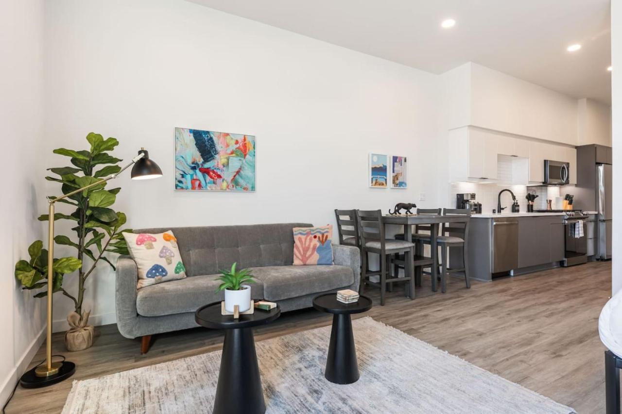 The Skyline Suite-sleek Near Dodger Stadium